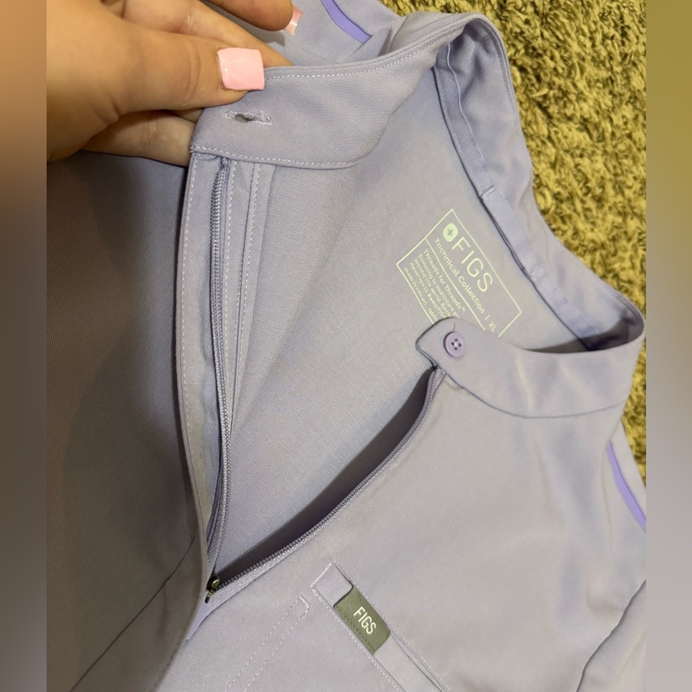 Women’s FIGS XL Lavender Dew Montex scrub top